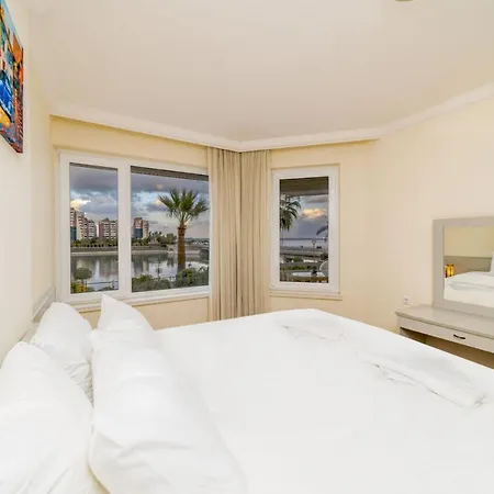 Lovely With Shared Pool In Konyaalti Апартаменты *