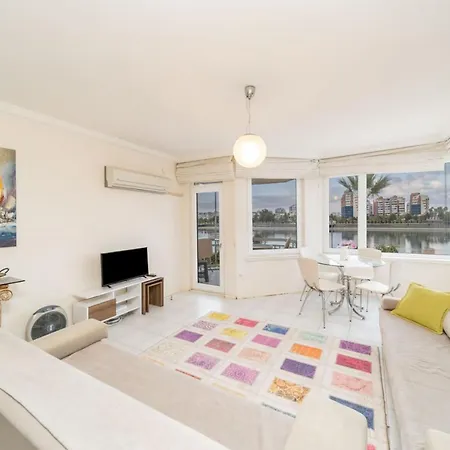 Lovely With Shared Pool In Konyaalti Apartment Antalya